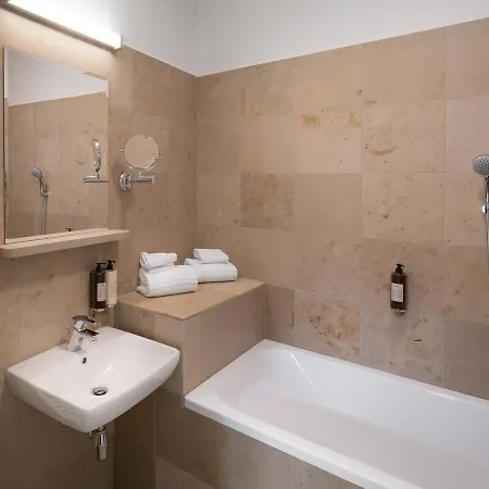 Blue Oak Appart hôtel 4*